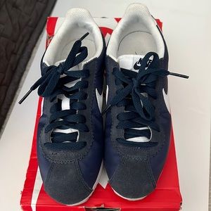 Gently used Nike Cortez Blue - size woman 5.5